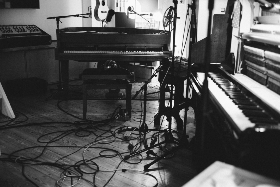 05 Ólafur Arnalds & Nils Frahm - Durton Studio photo 01 by Alexander Schneider Photography_PRINT